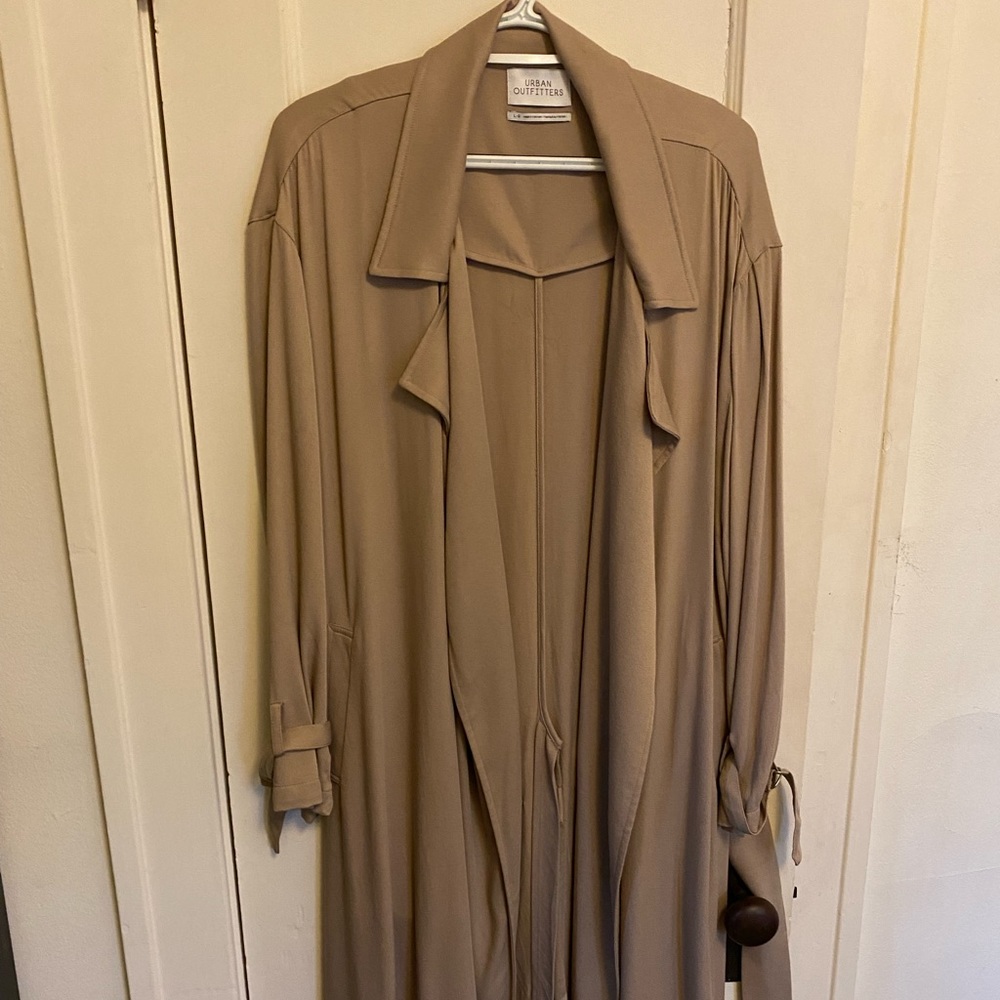 URBAN OUTFITTERS TAN TRENCH COAT